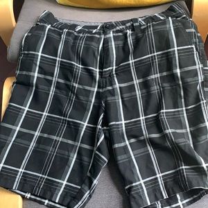 Men’s O’NEILL black plaid shorts size 36